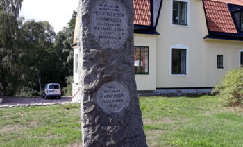 Minnessten över Peder Svensson . Stenen står i nuvarande Peder Svenssons park vid Åshemsvägen.