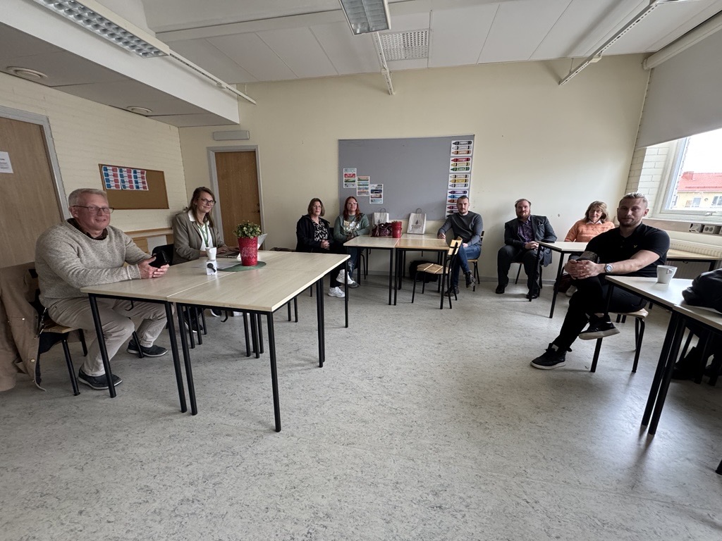 En grupp som arbetar under workshop.