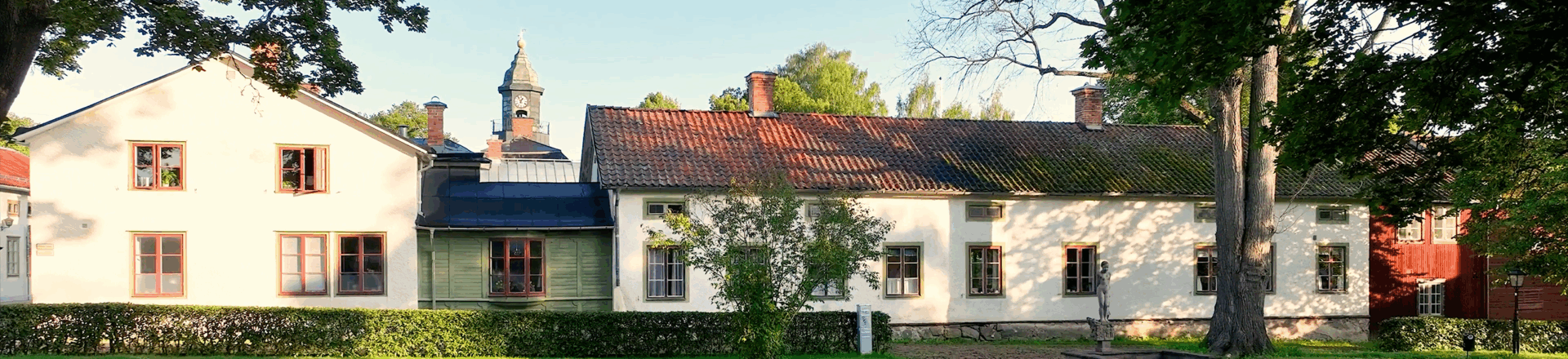 Myntparken och bebyggelse, tornet på Rådhuset i bakgrunden.