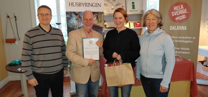 Husbyringens representanter och Hela Sverige ska levas representanter vid prisutdelning för nomineringen till årets lokala utvecklingsgrupp i Dalarna