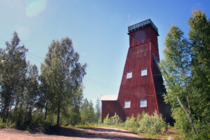Helbild av gruvlaven i intrånget sett från marken.