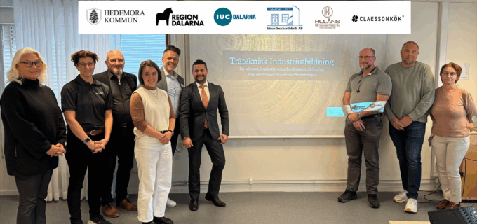 Personer från samverkansföretagen för träteknisk industriutbildning.