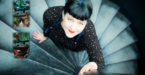 Flicka i svarta kläder står i en trappa, till vänster två bokomslag