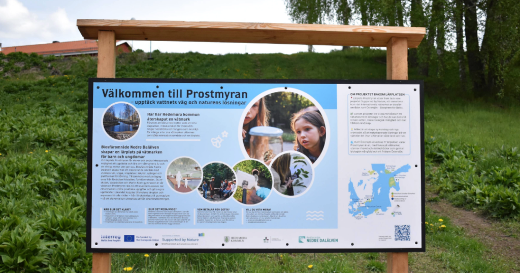 Entreskylt vid lärplats Prostmyran