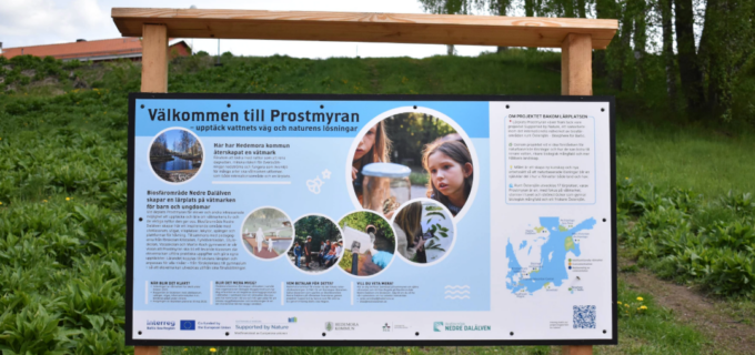 Entreskylt vid lärplats Prostmyran