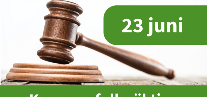 En ordförandeklubba, på bilden texten kommunfullmäktige 23 juni