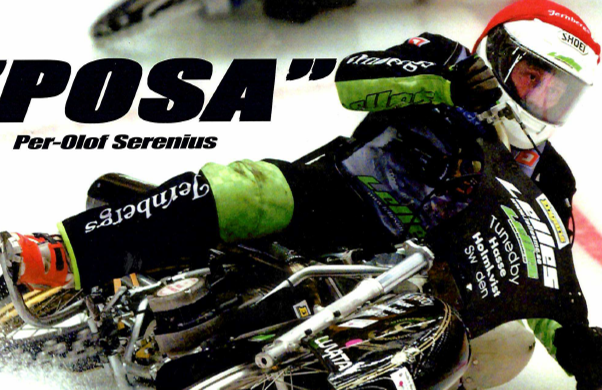 En man med hjälm, kör en iceracingcross